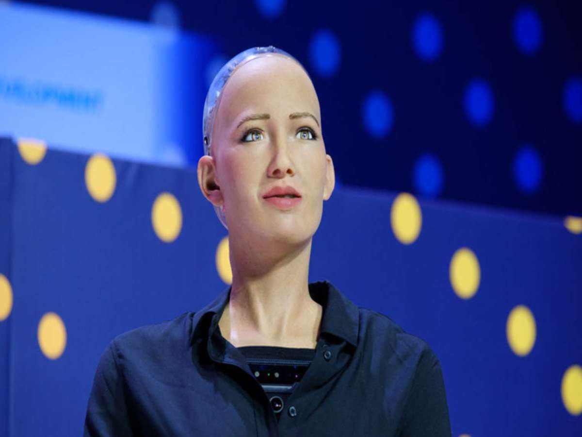 Robot Sophia'nın bu zamana kadar attığı en ilgi çekici 10 Tweet