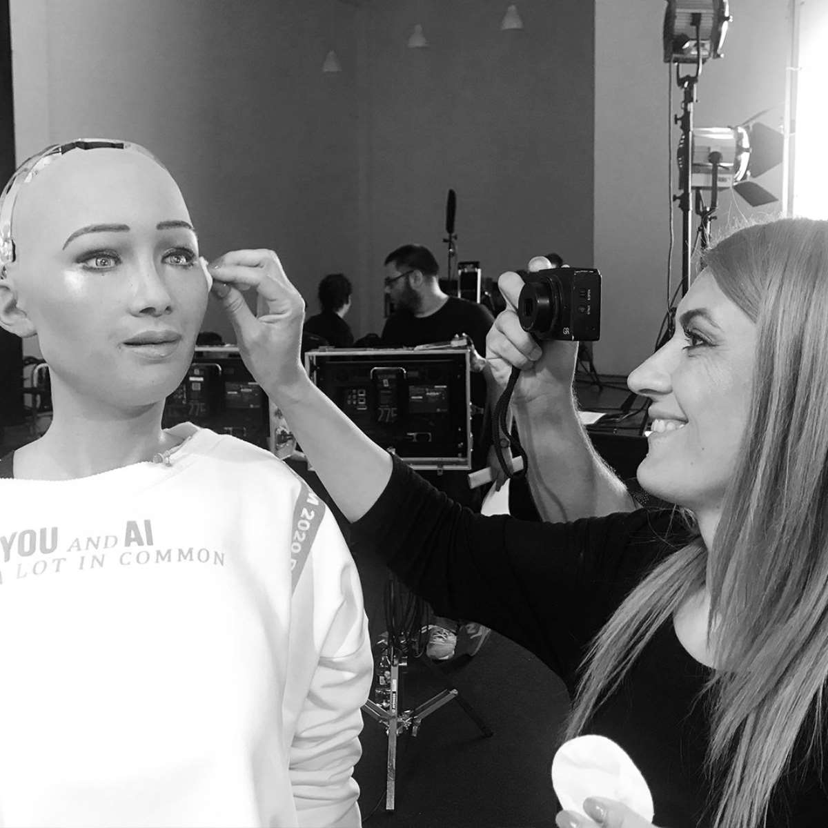 13 Most Inspiring and Witty Tweets from Sophia the Robot