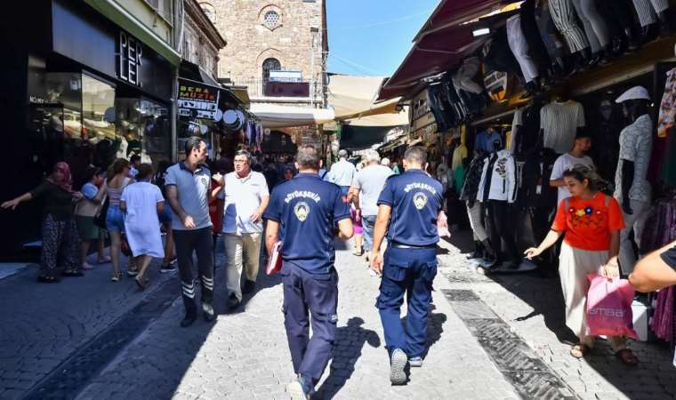 İzmir’de çığırtkan ve hanutçu operasyonu