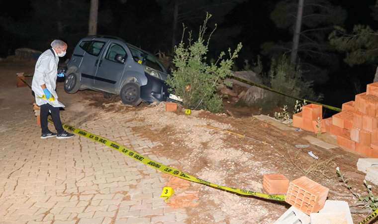 Antalya'da feci olay... Lastiğine tuğla koyduğu aracının altında kalan sürücü öldü