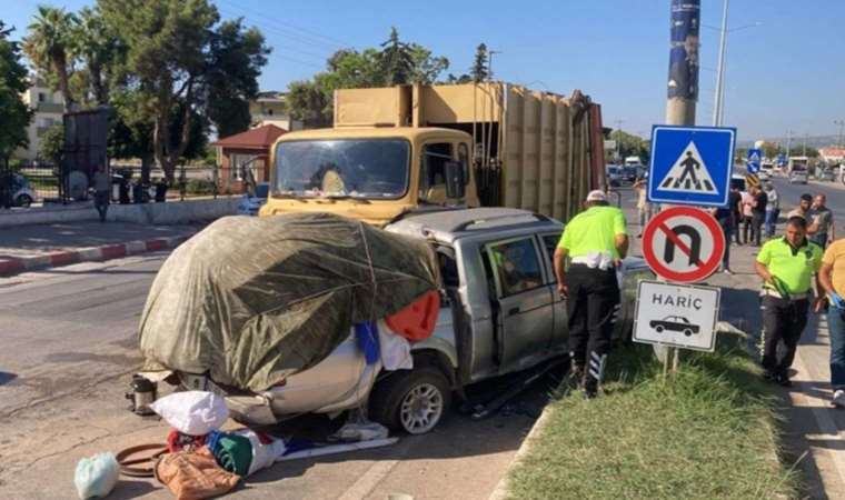 Son dakika... Çöp kamyonu, kamyonete çarptı: 4 ölü, 2 yaralı