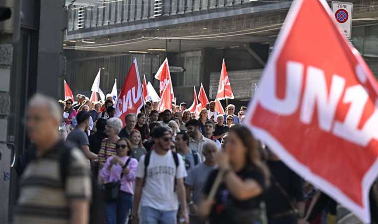 Binlerce kişi Bern'e yürüdü: 'Satın alma gücü' için protesto düzenledi