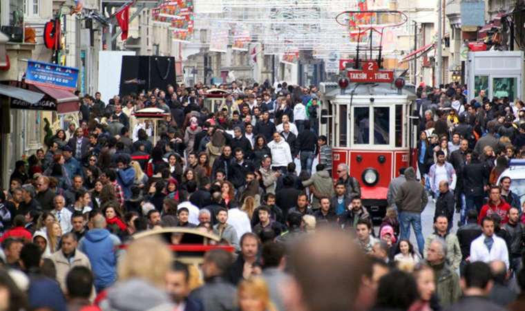 TÜİK, Türkiye'de beklenen yaşam süresini açıkladı: Kadınlar mı uzun yaşıyor erkekler mi?