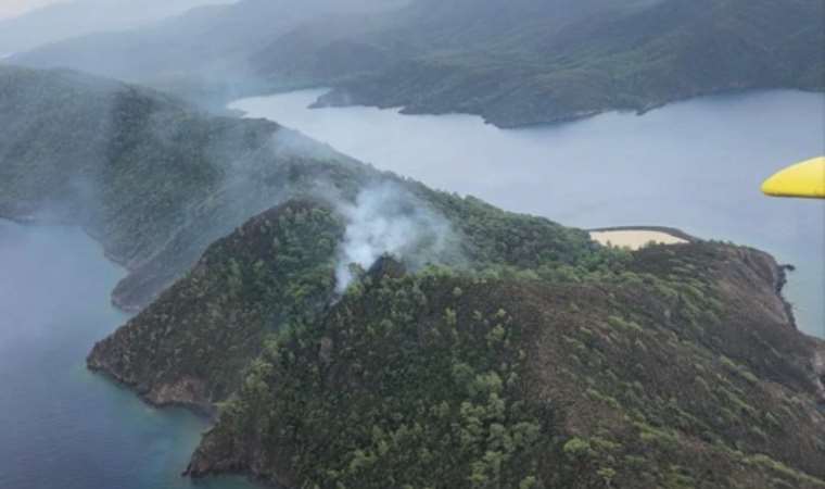 Marmaris'te ormanlık alana düşen yıldırım yangın çıkardı!