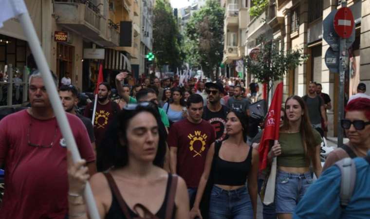 Yunanistan’da yeni çalışma yasa tasarısı protesto edildi