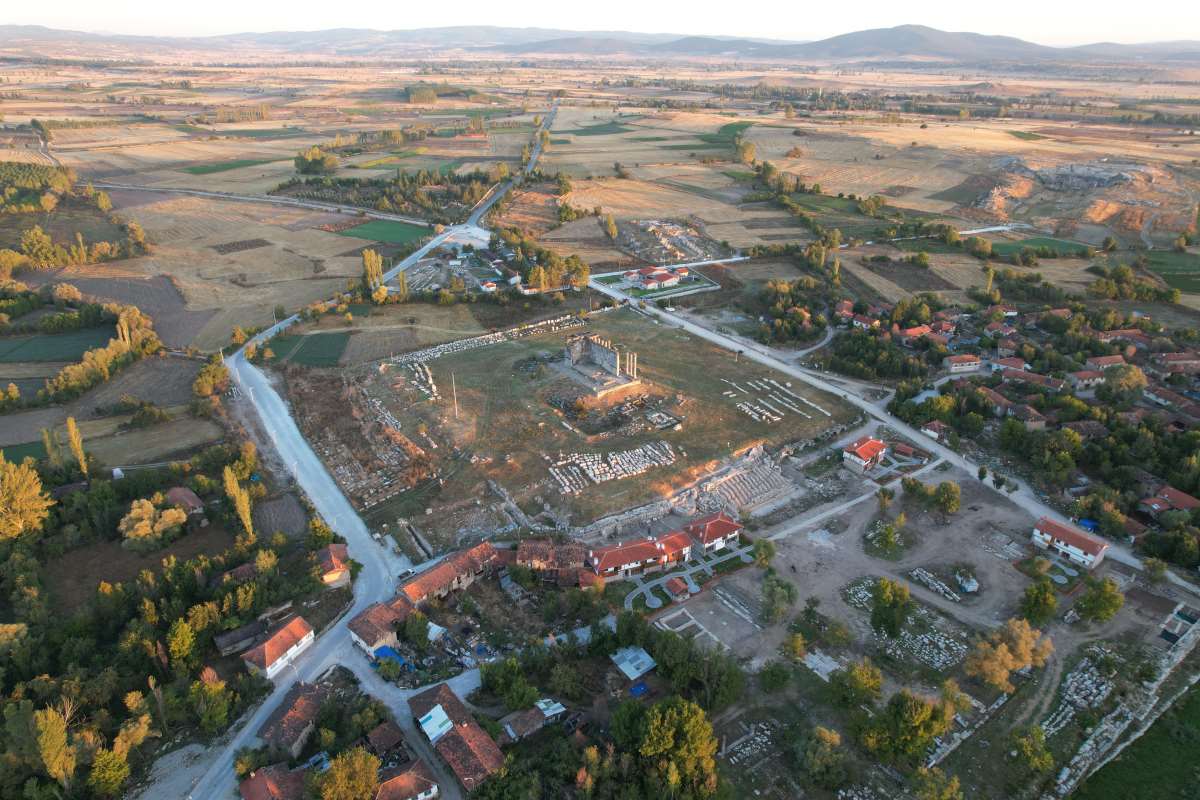 Kütahya'da şaşırtan keşif:  2 bin yıllık makyaj malzemeleri bulundu! "İnsan hep aynı insan, kadın hep aynı kadın"