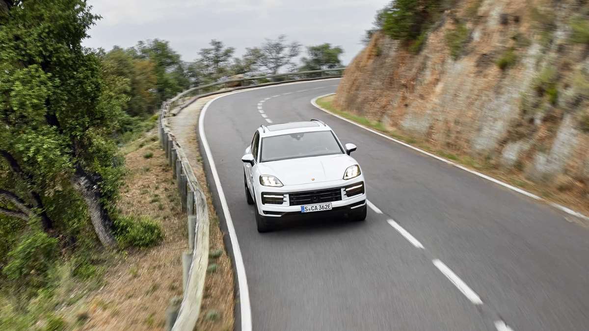 Yeni 515 beygirlik Porsche Cayenne'in fiyatı açıklandı!