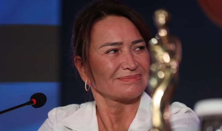 Demet Akbağ, Altın Portakal Film Festivali jüri başkanlığından istifa etti