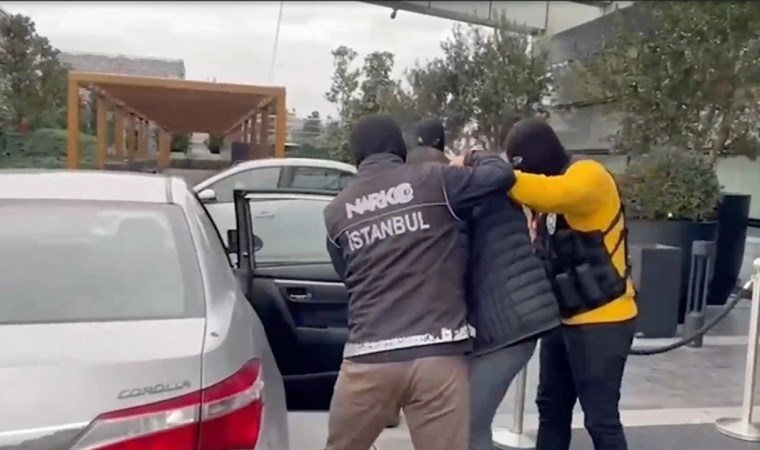 Son Dakika... Bakan Ali Yerlikaya duyurdu: Kırmızı bültenle aranan elebaşı Kartel-4 operasyonuyla İstanbul'da yakalandı