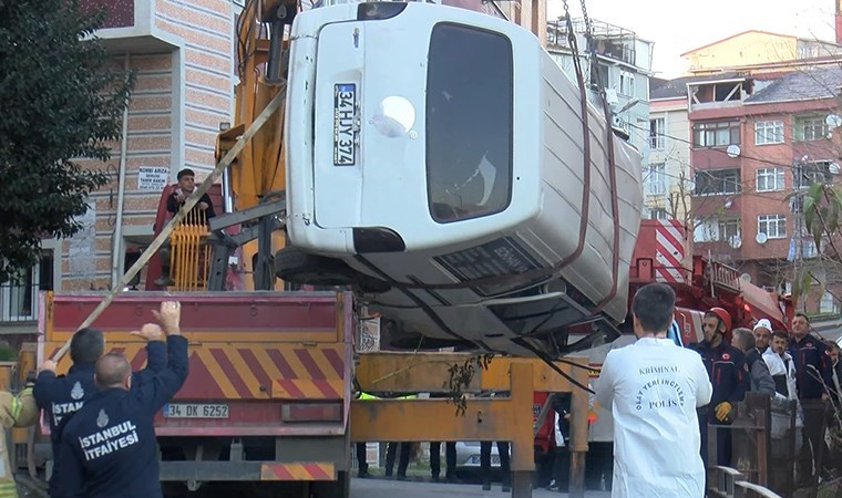 İstanbul Sultangazi'de acı olay: Kayan minibüsün çarptığı 13 yaşındaki çocuk hayatını kaybetti