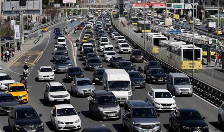 İstanbul'da yeni yılın ilk mesai gününde trafik yoğunluğu