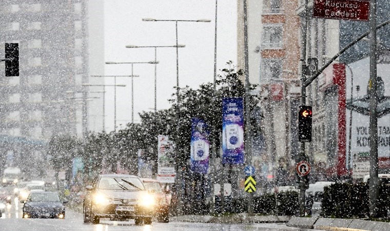 İstanbul'un bazı ilçelerinde kar yağışı etkili oldu