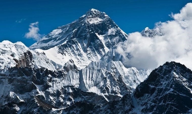 Yeni araştırma: Everest Dağı yılda yaklaşık 2 milimetre uzuyor