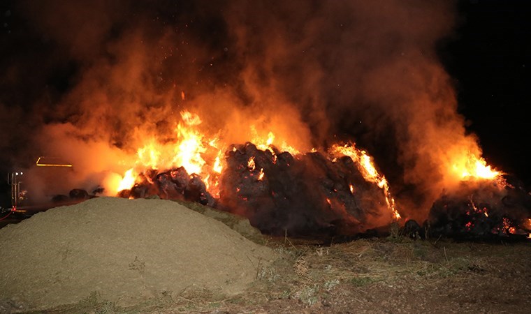 Yüksekova'da 15 bin bağ ot ile 20 ton saman yandı: 1 gözaltı