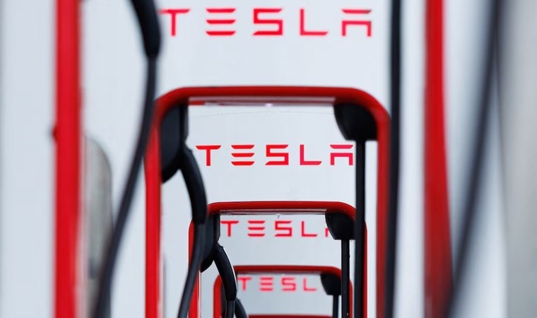 Tesla'nın robot taksi tanıtımı: Cybercab ile yatırımcıları şaşırtmayı hedefliyor