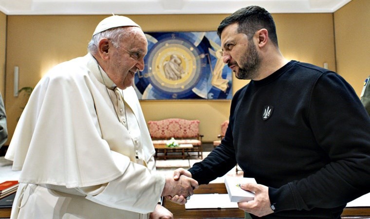 Papa Franciscus, Ukrayna Devlet Başkanı Zelenski ile görüştü