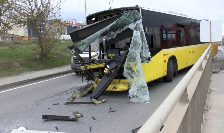 Sultangazi'de iki İETT otobüsü çarpıştı: 1'i çocuk 2 kişi yaralandı