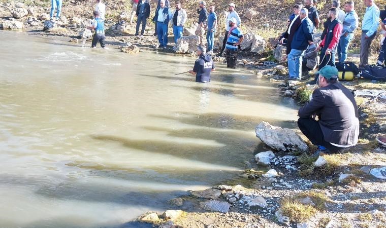 Baba ile oğlu girdikleri kaplıca suyunda boğuldu