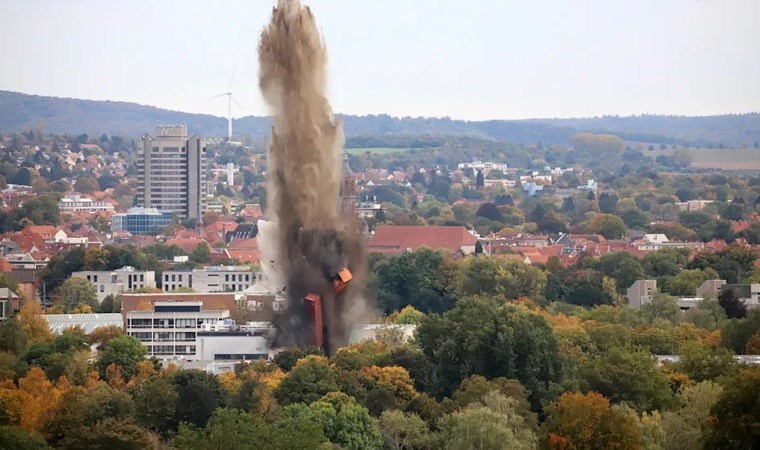 İkinci Dünya Savaşı'ndan kalma üç bomba patlatıldı: 11 bin kişi tahliye edildi!