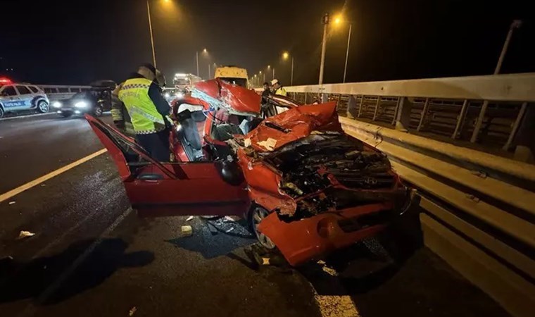 Anadolu Otoyolu'nda otomobil TIR'a çarptı: 4 yaralı