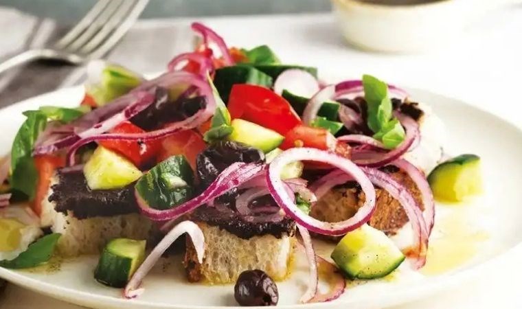 İtalya'nın lezzetli salatası Panzanella tarifi