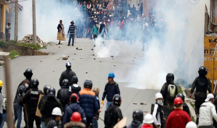 Bolivya'da eylemciler, otoyolu trafiğe kapattı: Hükümet protesto edildi