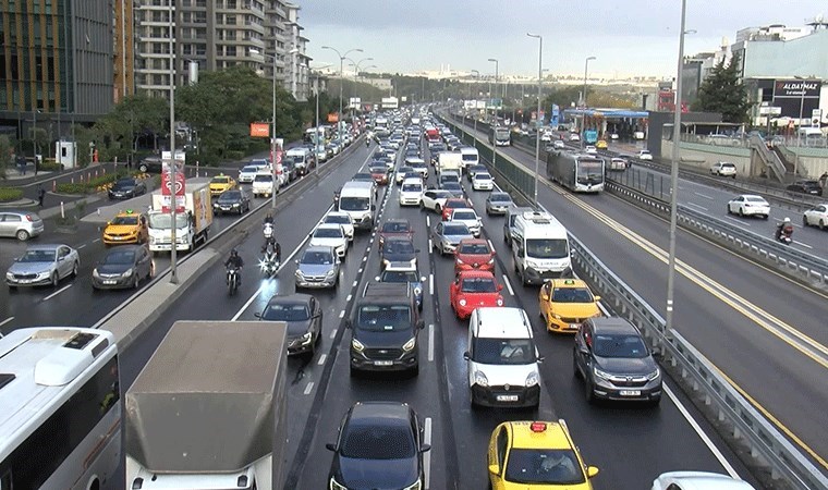 İstanbul'da etkili olan yağış trafiğe neden oldu