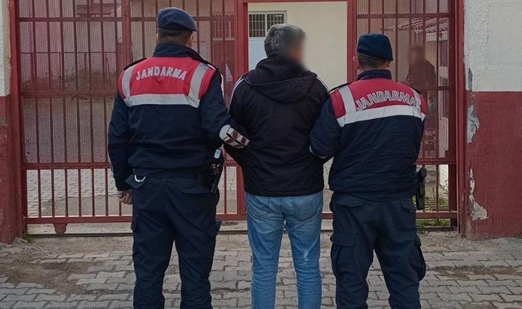 Jandarma şüpheli araçta silah ve uyuşturucu ele geçirdi: 5 gözaltı