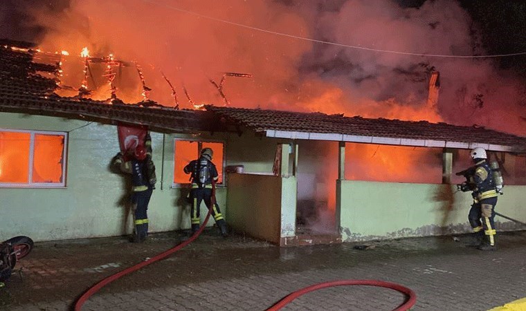 Annesi içerideyken evi yakmıştı: 72 yaşındaki annesinin ilişkisi olduğunu düşünmüş