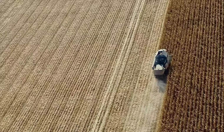 CHP'li Bakırlıoğlu traktör satışlarını Manisa'da inceledi: 'Enflasyonla mücadele için çiftçinin boğazını sıkıyorlar'