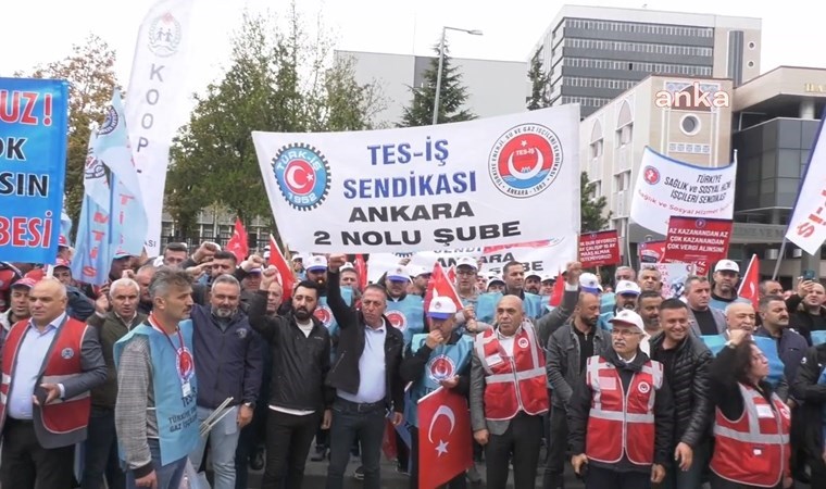 TÜRK-İŞ'ten Hazine ve Maliye Bakanlığı önünde 'Zordayız, geçinemiyoruz' eylemi