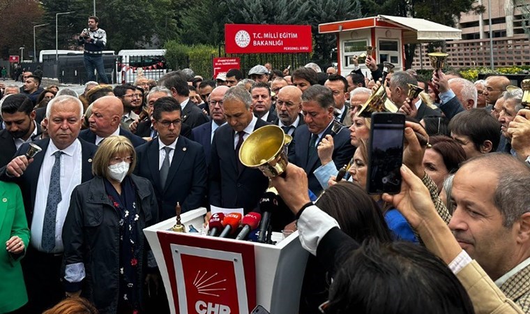 CHP heyeti Milli Eğitim Bakanlığı'na yürüdü: 'Zil, sizi uyarmak için çalıyor'