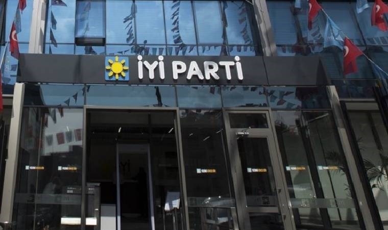 İYİ Parti’de deprem: Topluca istifa ettiler!