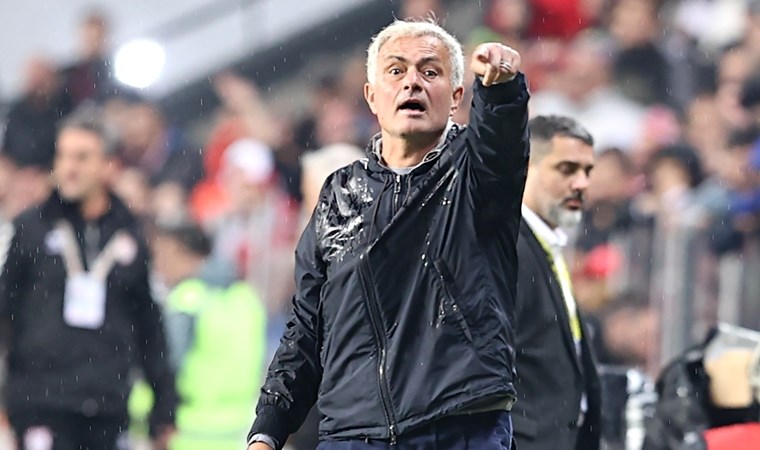 Jose Mourinho'dan flaş hakem açıklaması: 'Biz attığımızda faul mü verilecek göreceğiz'