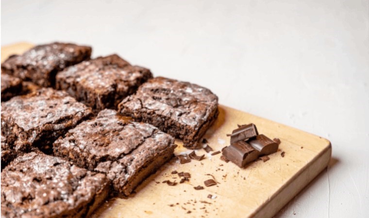 Dakikalar içinde hazır: Pişmeyen brownie tarifi...