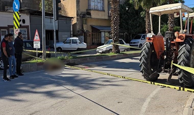 Kavşakta su içen köpek elektrik akımına kapılarak can verdi!