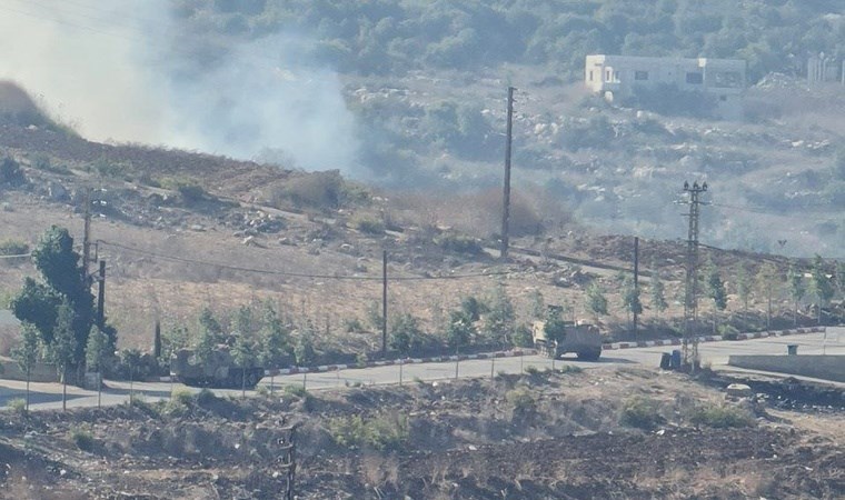 İsrail'e ait tanklar, Lübnan kasabasının eteklerine konuşlandı