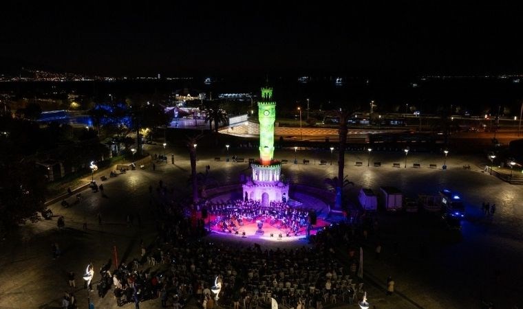 Atatürk Meydanı’nda Cumhuriyet ruhuna yakışır konser