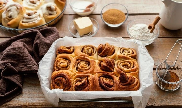 Evde kolay Cinnamon Roll (Tarçınlı Rulo) tarifi