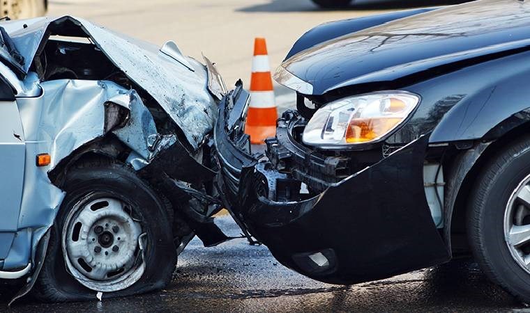 Ordu'da otomobiller kafa kafaya çarpıştı; 1 ölü, 3 yaralı