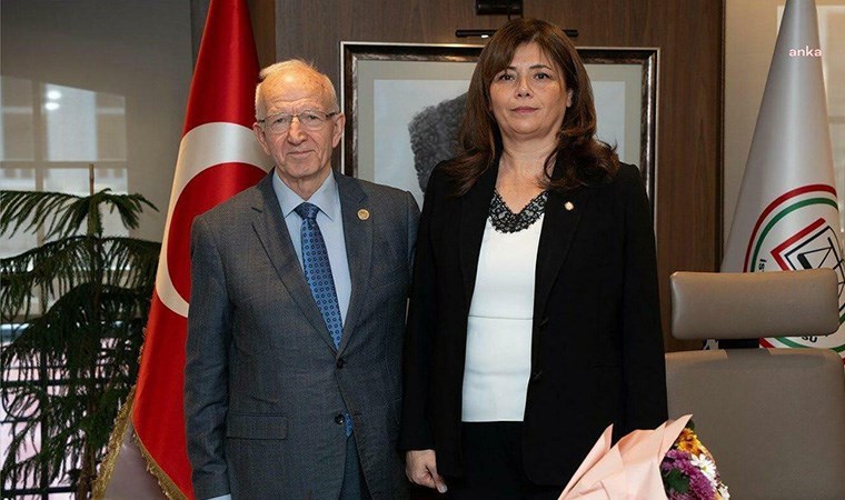 İstanbul Barosu'nda devir teslim töreni... Yeni Başkan İbrahim Kaboğlu, Filiz Saraç'tan görev devraldı