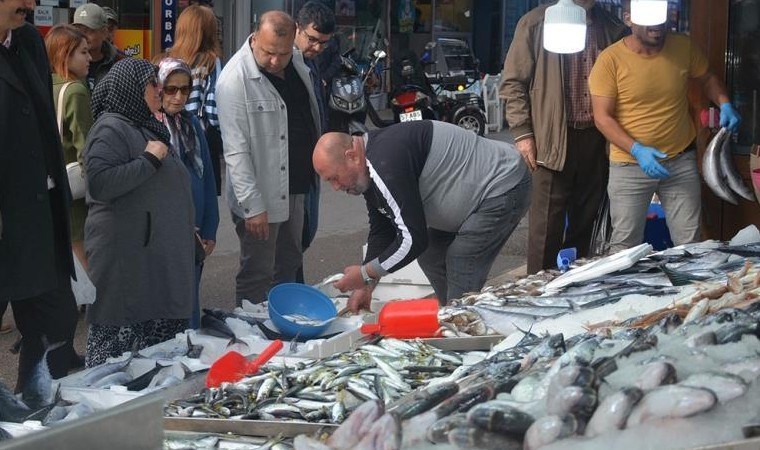 Günler sonra tezgaha geldi! Tanesi 100 liradan kapış kapış satıldı!  Bir tanesi ile 3 kişi doyuyor