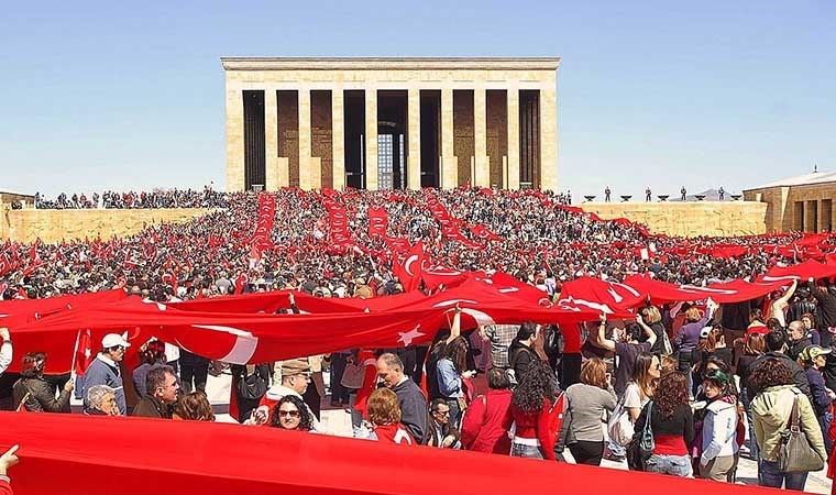 Başkent bayraklarla donatıldı