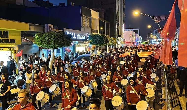 29 Ekim Cumhuriyet Bayramı Hatay'da 'fener alayıyla' kutlandı