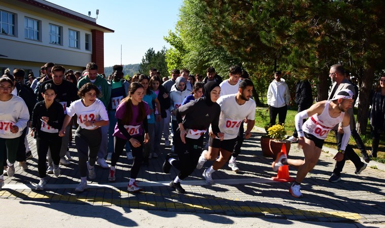 Üniversite öğrencilerinden 29 Ekim'de büyük jest: Cumhuriyet Bayramı için bin 923 metre koştular