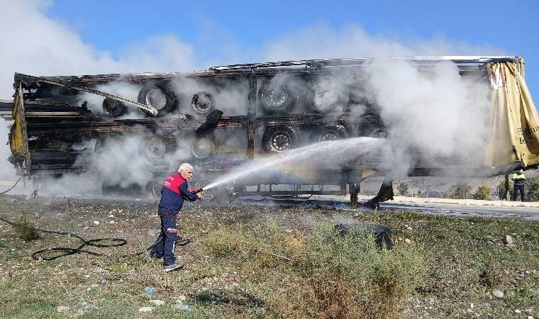 Seyir halindeydi... Amasya'da TIR'ın lastikleri bir anda alev aldı!