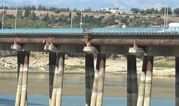 Adana'da suyun çekildiği baraj gölünde el bombası bulundu