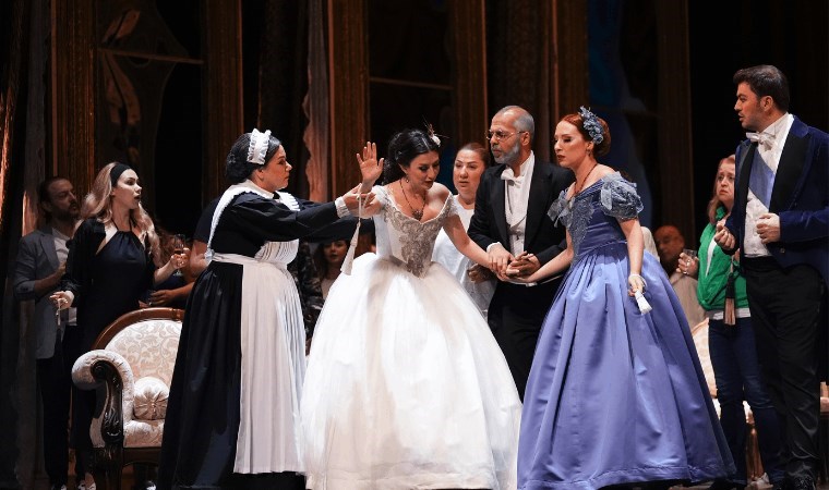 İzmir Devlet Opera ve Balesi 'La Traviata' operasıyla seyirciyi selamlayacak