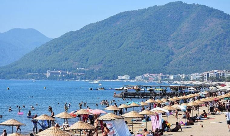 Yıl sonunda 52,7 milyon yabancı ziyaretçi sayısı, 59,6 milyar dolar turizm geliri bekleniyor