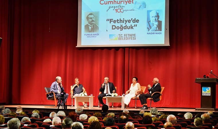 Cumhuriyet Gazetesi yazarları Fethiye'de düzenlenen panelde okurlarıyla buluştu: 'Cumhuriyet Fethiye'de doğdu'